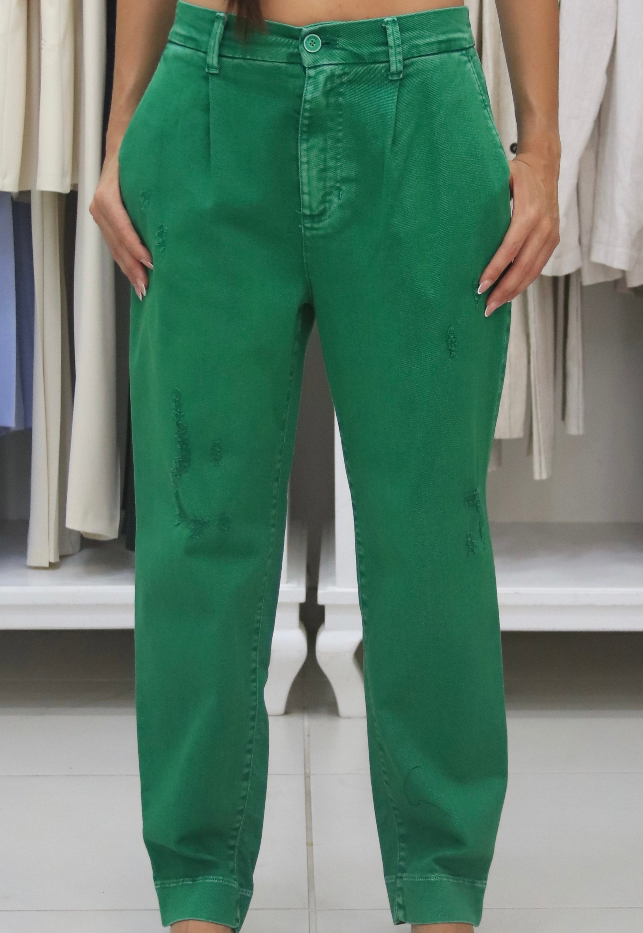 Jeans mom fit con strappi