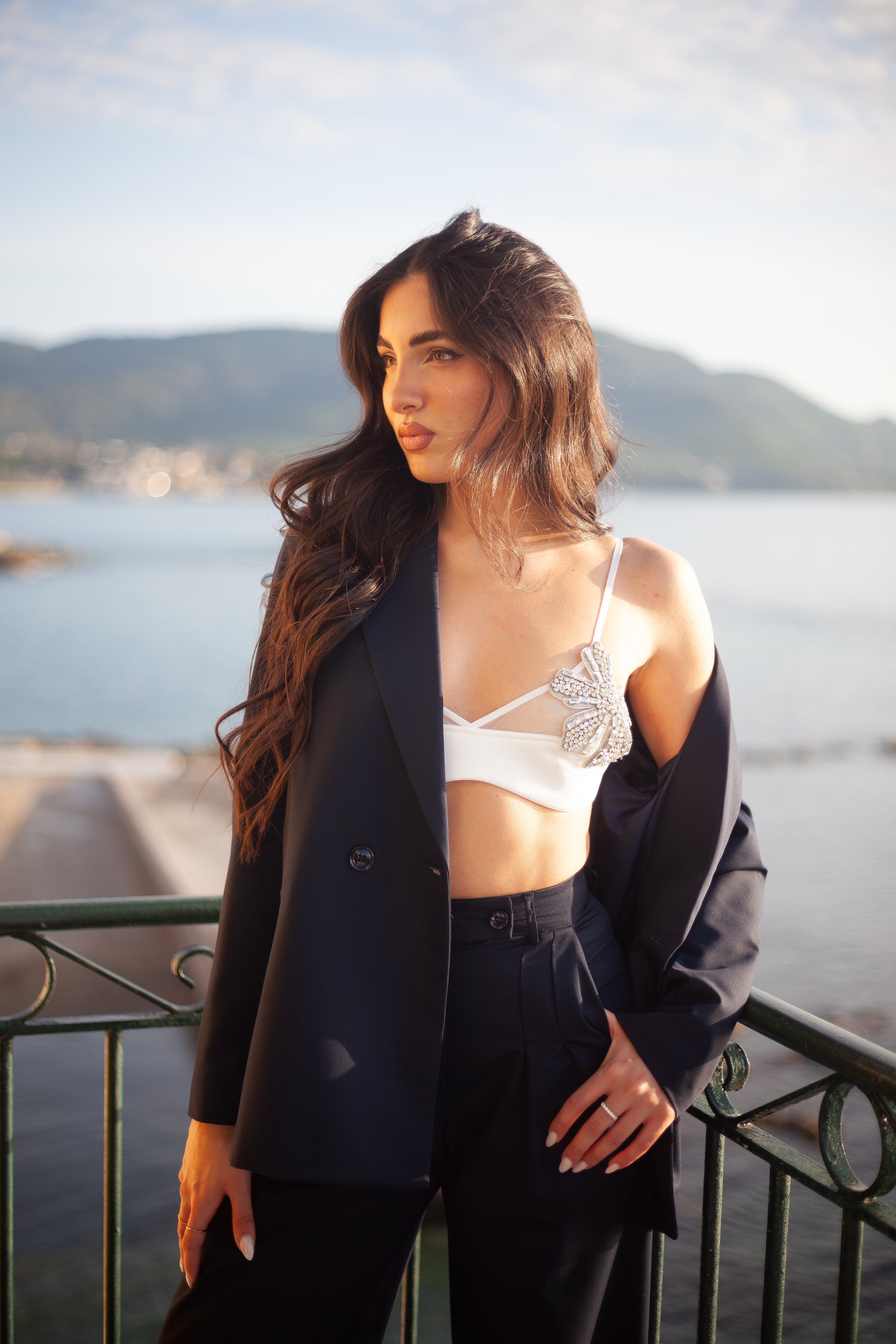 Top con fiore gioiello